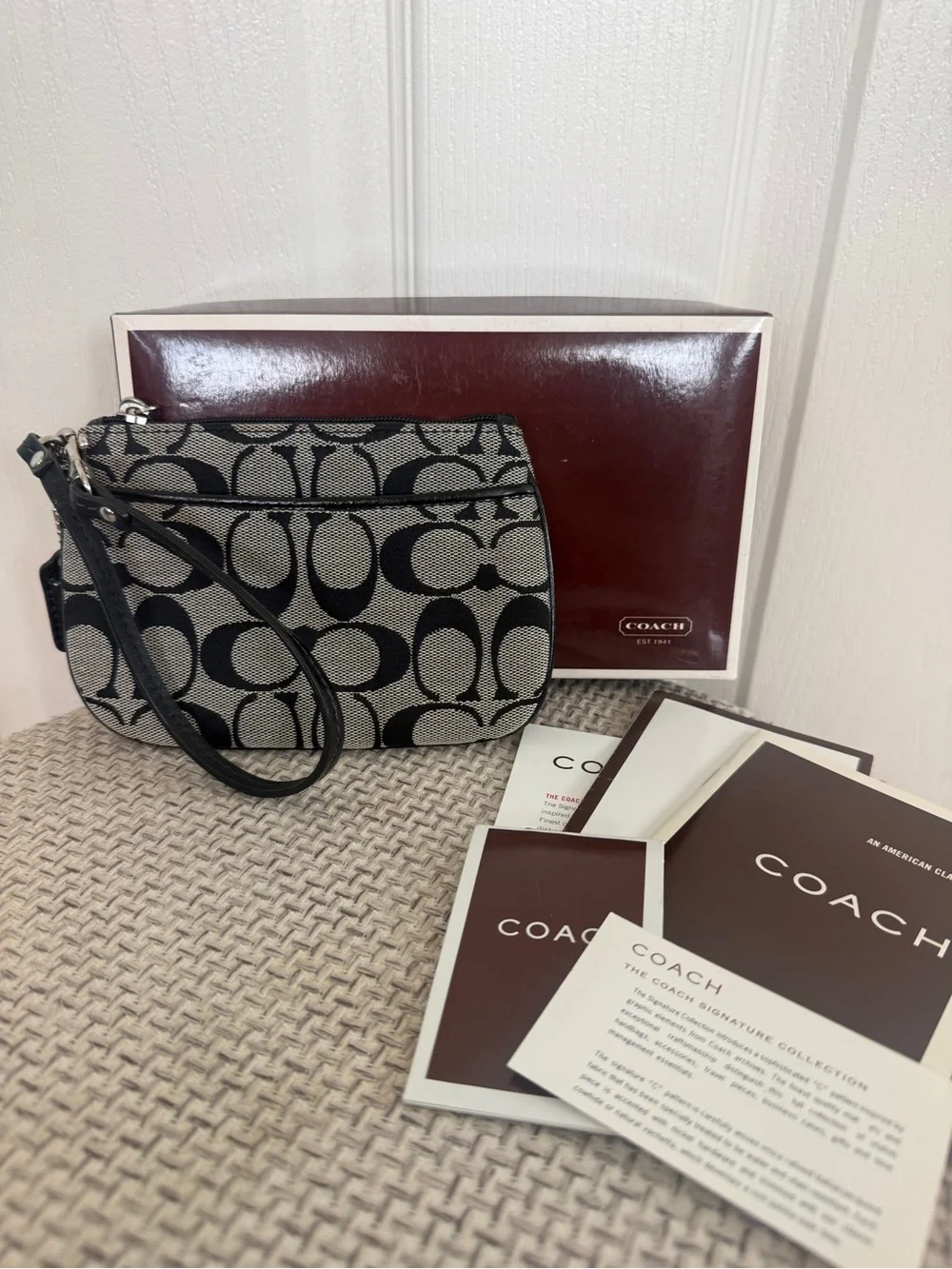 COACH Black & Cream Signature Wristlet With Coach Box